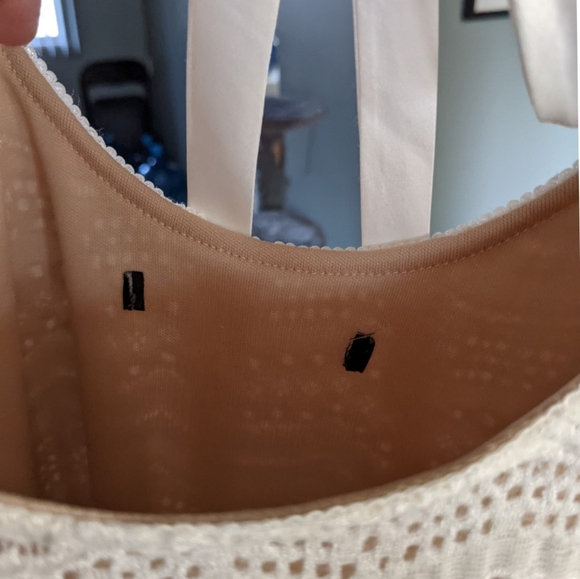 Le Chateau Cream Lacey Dress - Picture 3 of 4